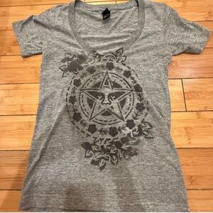 Grey Obey cotton v-neck t-shirt with a touch of grunge Andre the giant graphic